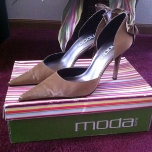 Like new Bronze Satin MODA shoes