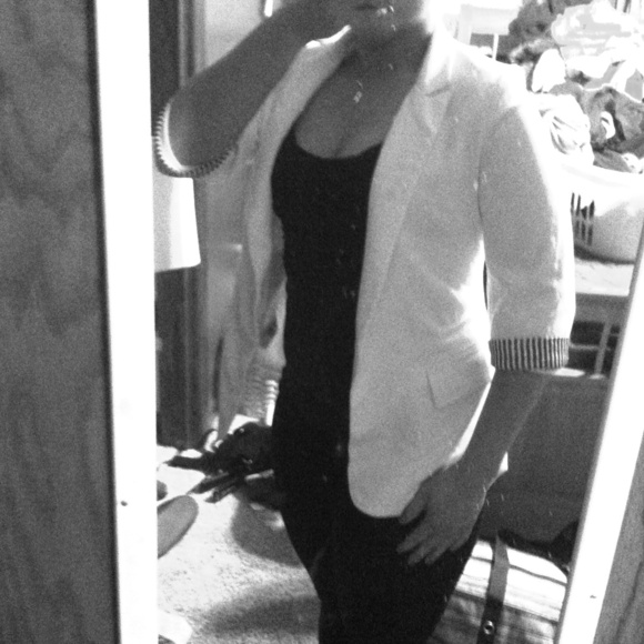 💞💞reserved 4 @lunalii 💞💞white blazer w/ stripe