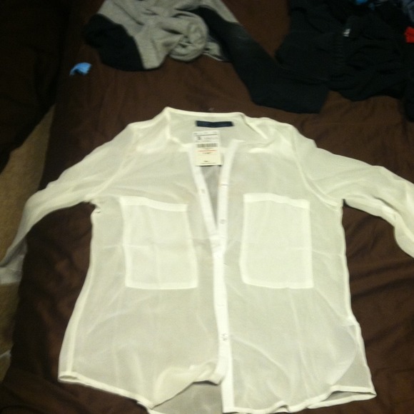 👀💚reduced💚👀NWT sheer white cotton button up