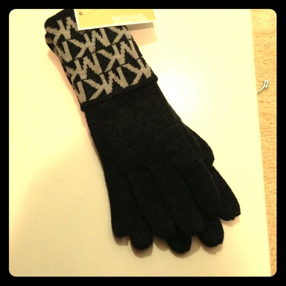 **Sold**in bundle Michael kors gloves