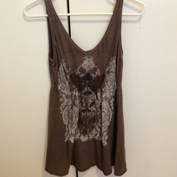 Brown top with design - Picture 1 of 3