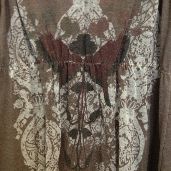 Brown top with design - Picture 2 of 3