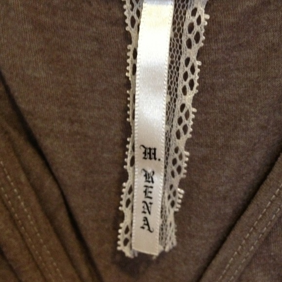 Brown top with design - Picture 3 of 3