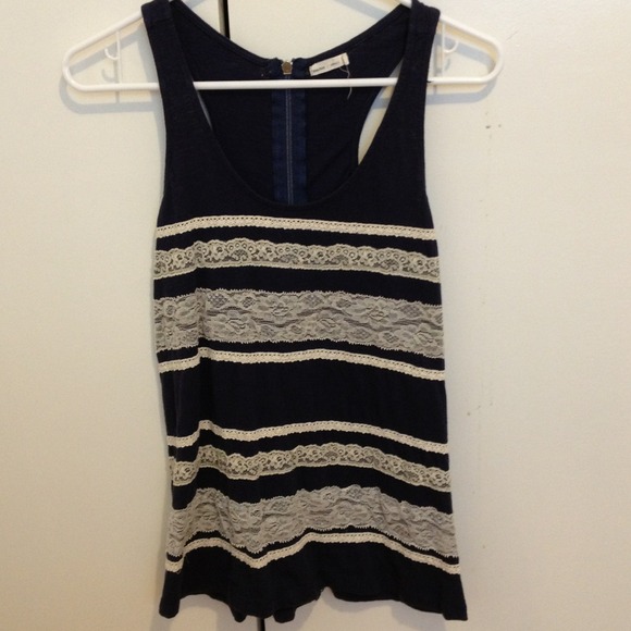 Blue top with white lace - Picture 1 of 3