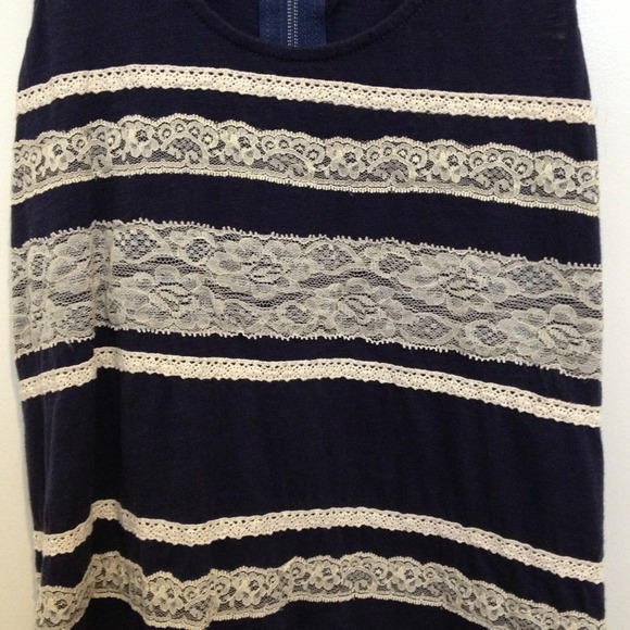 Blue top with white lace - Picture 2 of 3