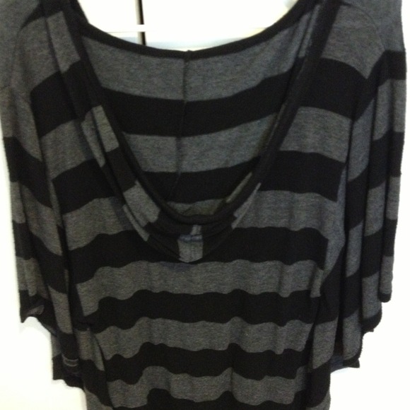 Black drapery top - Picture 2 of 3