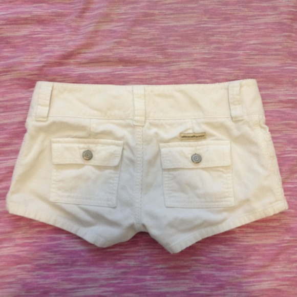 Abercrombie and Fitch white shorts - Picture 2 of 4