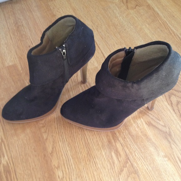 Super cute booties - Picture 1 of 4