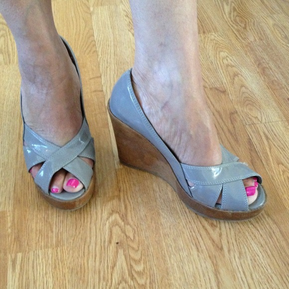 Grey heels - Picture 1 of 3