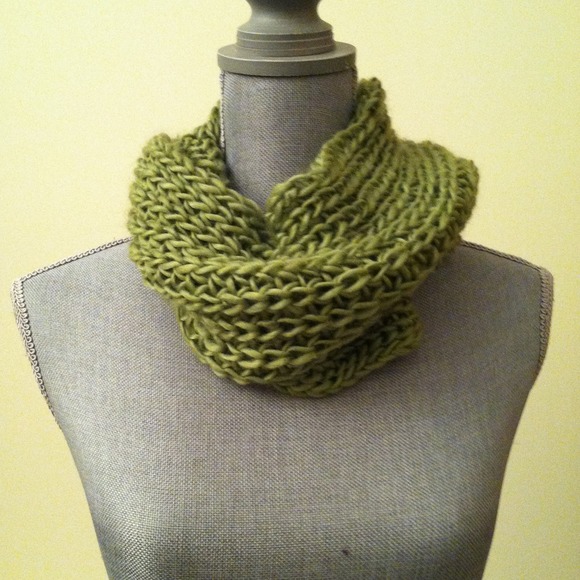 🎅Sold🎄Cool green neck warmer