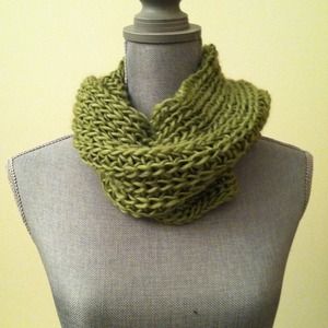 🎅Sold🎄Cool green neck warmer