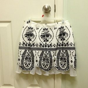 Metrostyle black and white skort, size 6