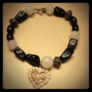 Beaded "mom" bracelet
