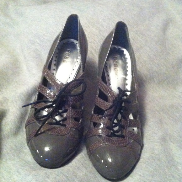 Size 6 BCBG grey heels!