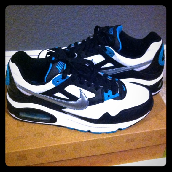 Nike Shoes - Nike Air Max Skyline