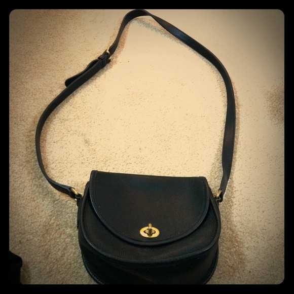 Real leather vintage cross-body bag.