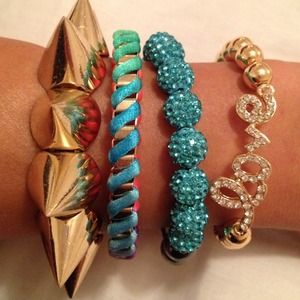 ❤SOLD❤Love rhinestone gold metal beads bracelet.