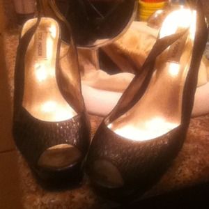Steven madden black strappy heels