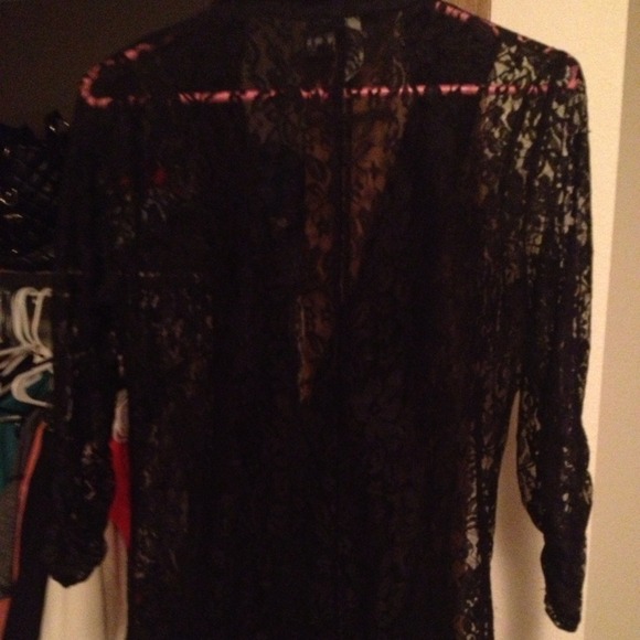 Lace button top - Picture 2 of 3