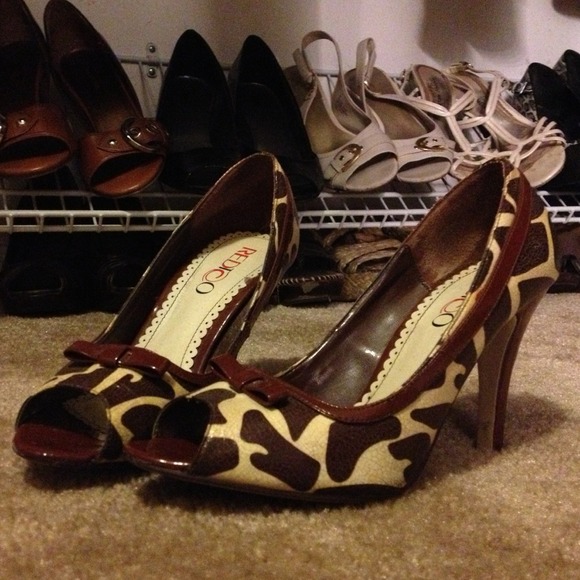 Stylish peep toe heels