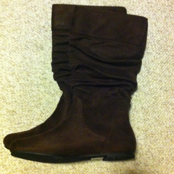 Shoes - Brown suede boots