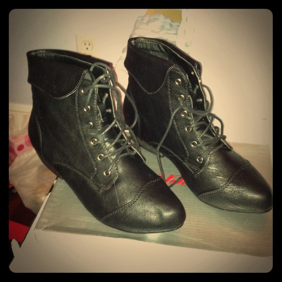 ❌❌ SOLD Combat boots