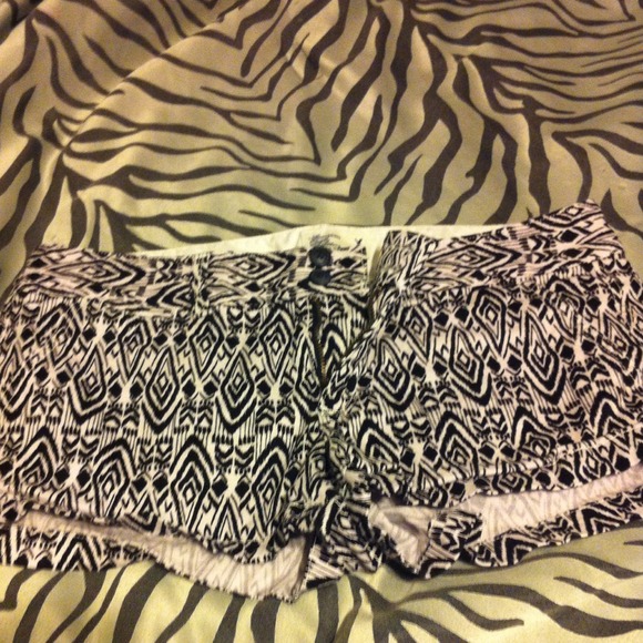 Very trendy,looks good with bright colors - Picture 3 of 3