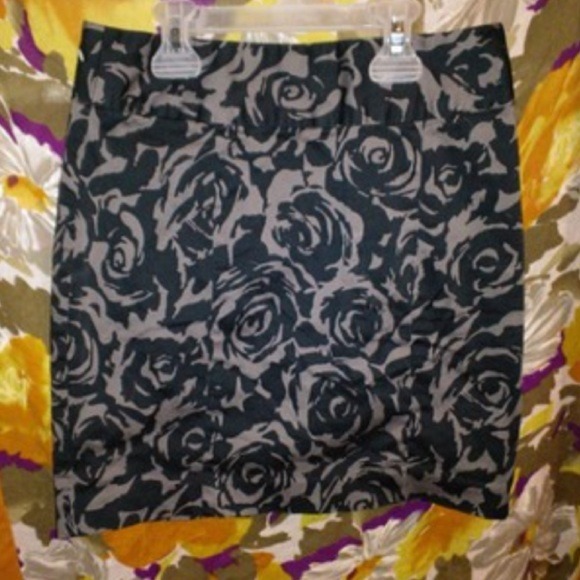 Zara Dresses & Skirts - Pencil skirt.