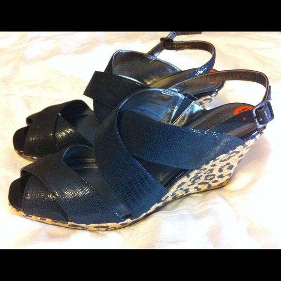 Kenneth Cole Reaction leopard print wedge sandals