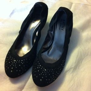 Ballet style kitten heels