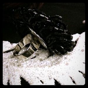 Black beaded flower ring