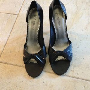 BCBG pumps