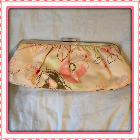 ⭐️New Express Floral Clutch - Picture 2 of 3