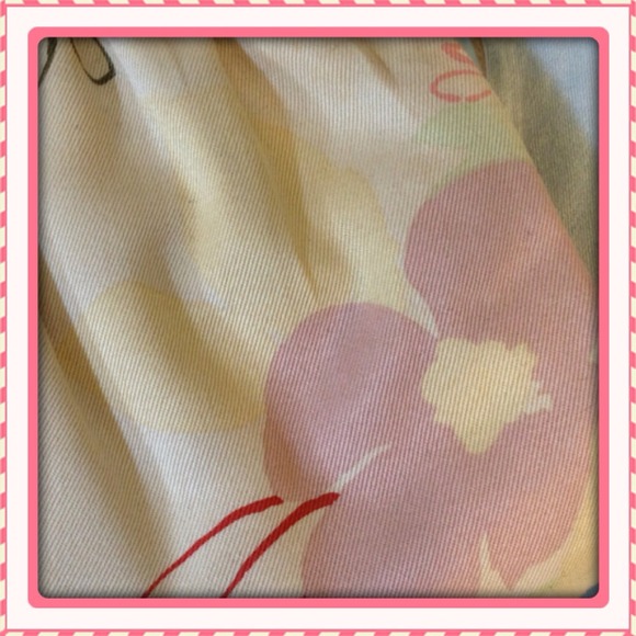 ⭐️New Express Floral Clutch - Picture 3 of 3