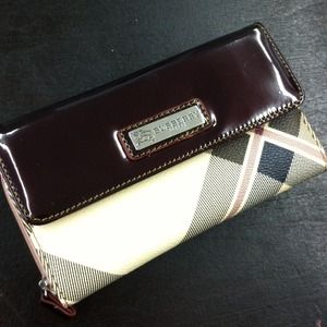Burberry wallet 💥REDUCED💥
