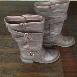 Kenneth Cole Boots size 5.5 but runs big