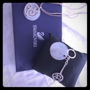Swarovski matching bracelet & necklace