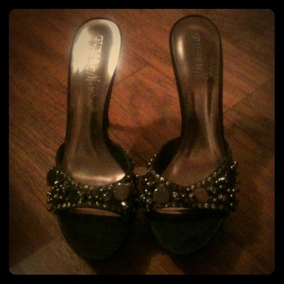 Guess by George Marciano Diva Pumps