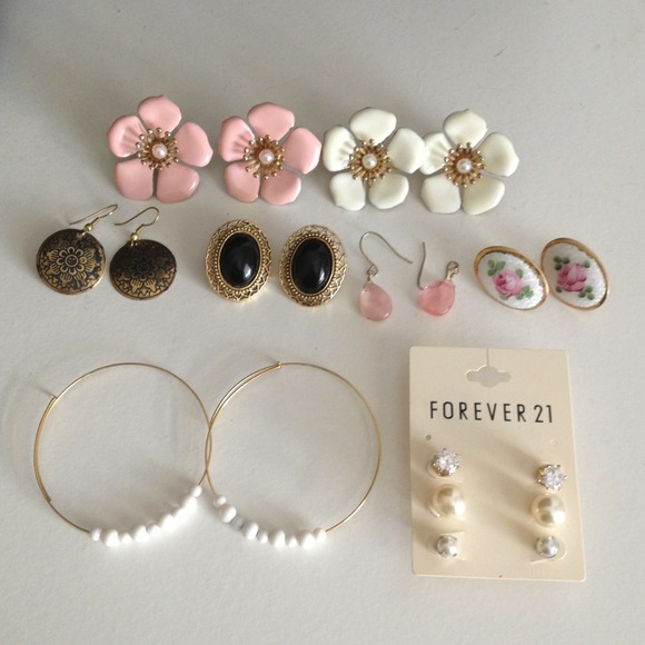 💢SOLD💢Earrings. sold separately or buy in bundle