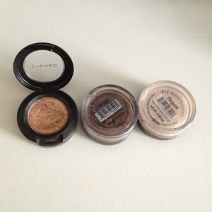 Eyeshadow bundle.