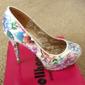 Floral Doll House Plat Form