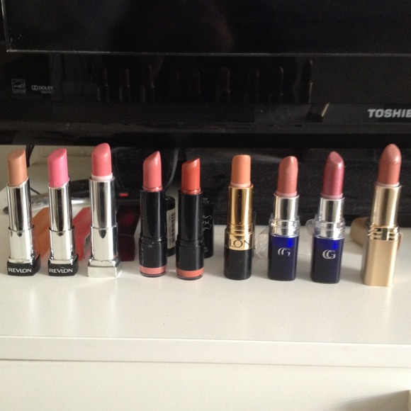 💢SOLD💢Nude/pinks lipsticks bundle