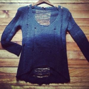 💢reserved💢 @aliceapple Shredded sweater