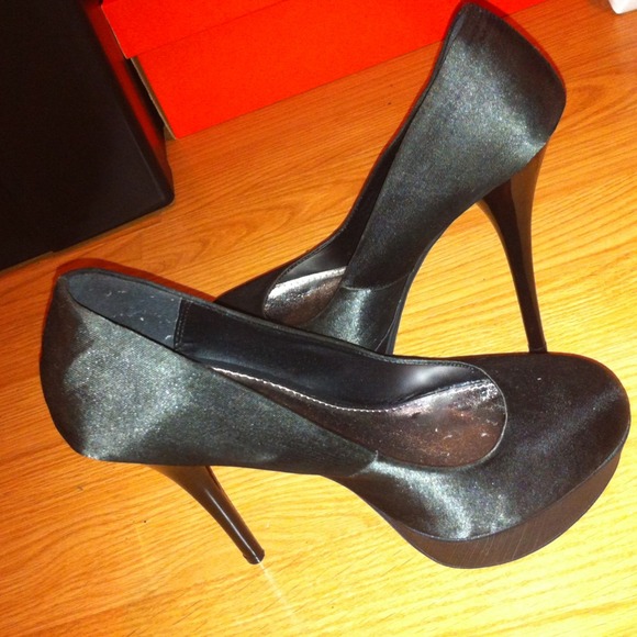 Black Platform Heels 👠