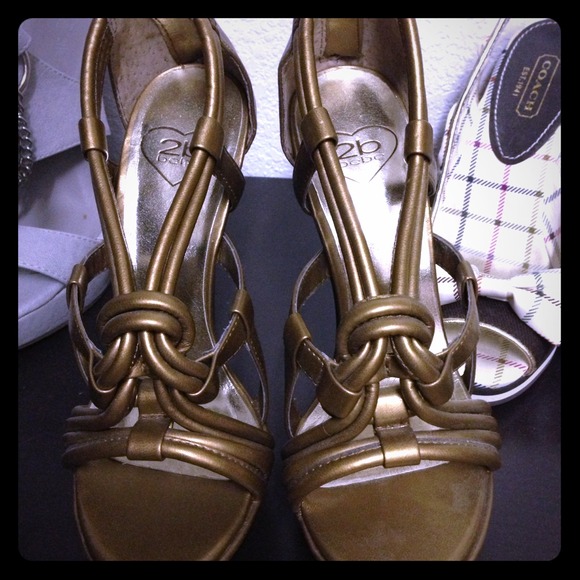 2b Bebe high heels
