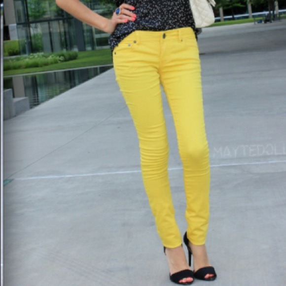 New Bebe color yellow jeans style Carmen skinny.