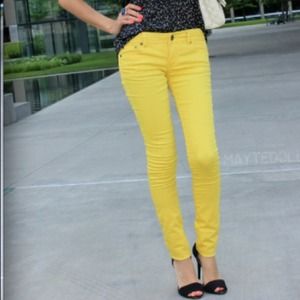 New Bebe color yellow jeans style Carmen skinny.