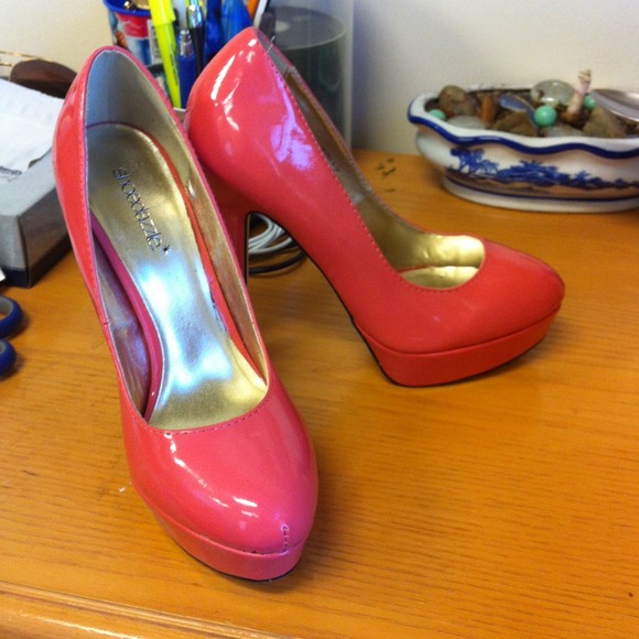 Reduced!  Shoedazzle platform pumps in coral