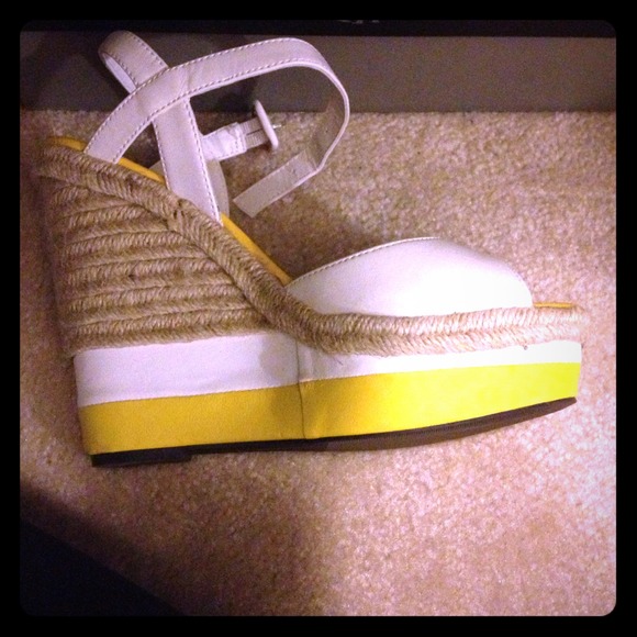 🎀 Brand new Sbicca 8M wedge🎀