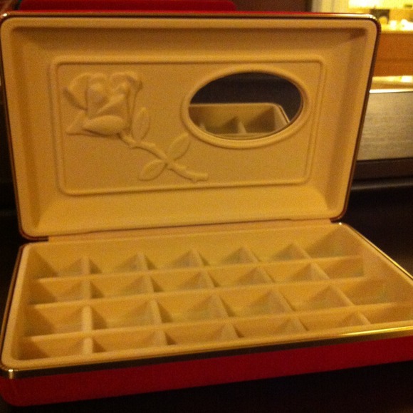 Jewelry - Bundled Red velvet earring box